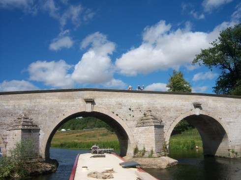 A friendly wave on the Nene